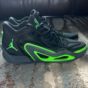GREAT CONDITION! Size 13 Jayson Tatum 1 “Green Strike”